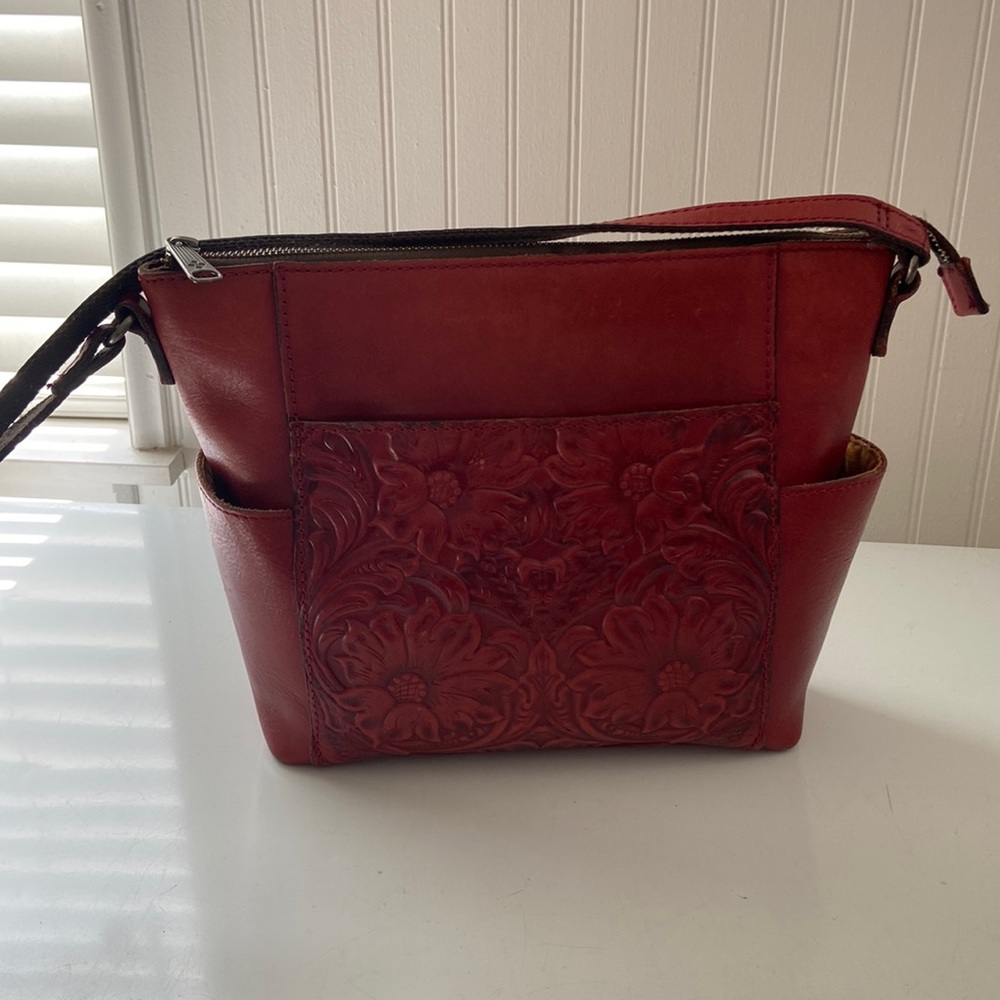 Medium size cross body handbag
